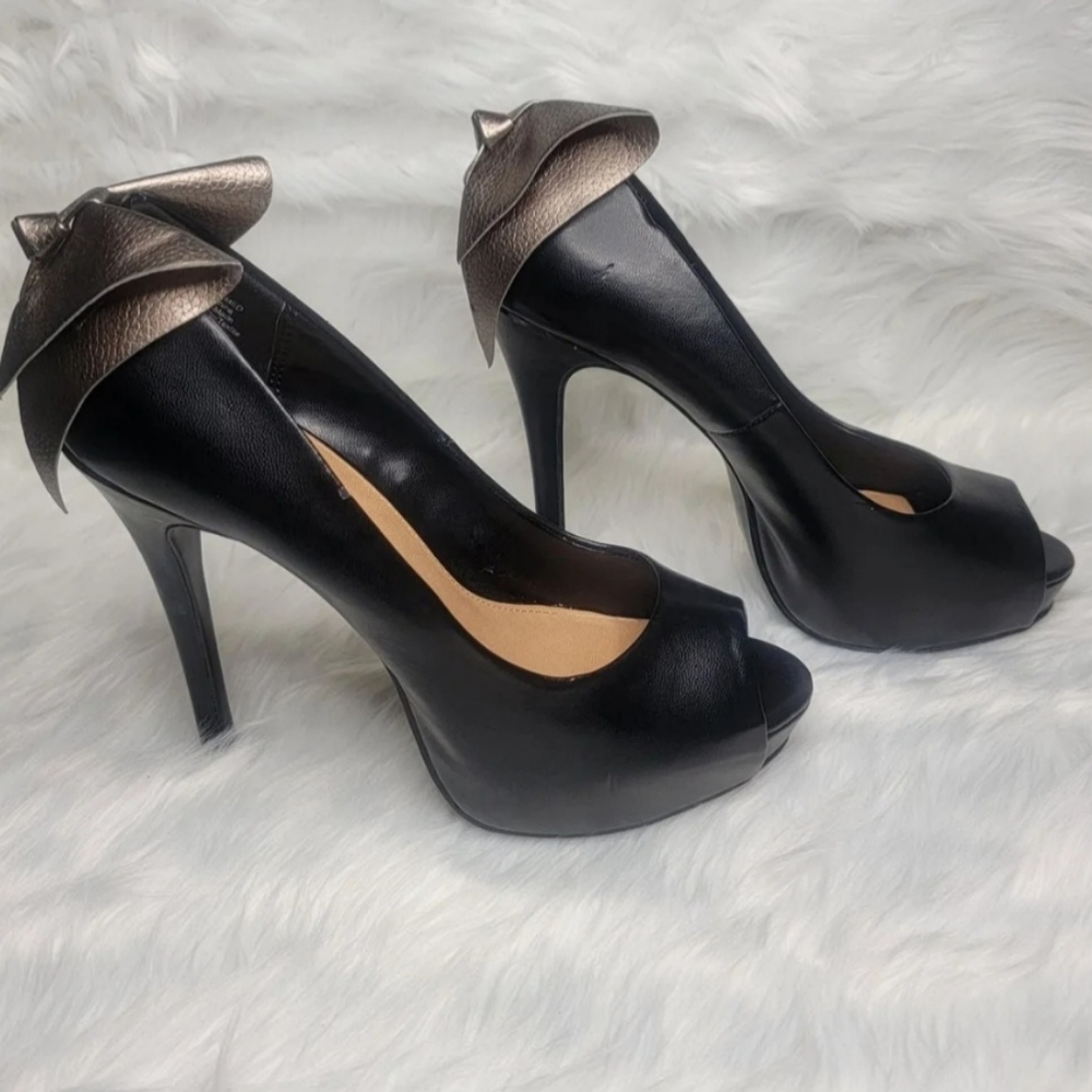 Elle Black Pump with Bow